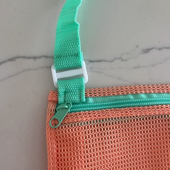 Mesh beach bag. NWOT. - Picture 3 of 5